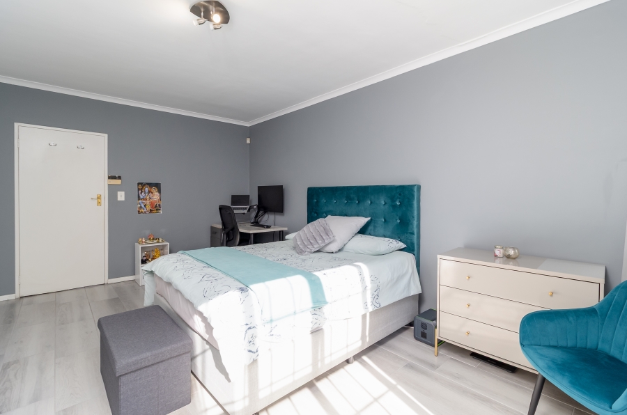 2 Bedroom Property for Sale in Pinelands Western Cape